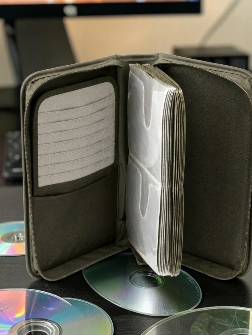 [Holds 72 Count] Nylon Black Zippered CD/DVD Storage Book Travel Transport Case.